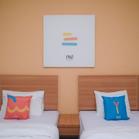 Sans Hotel Tiga Putri Semarang By Reddoorz מראה חיצוני תמונה