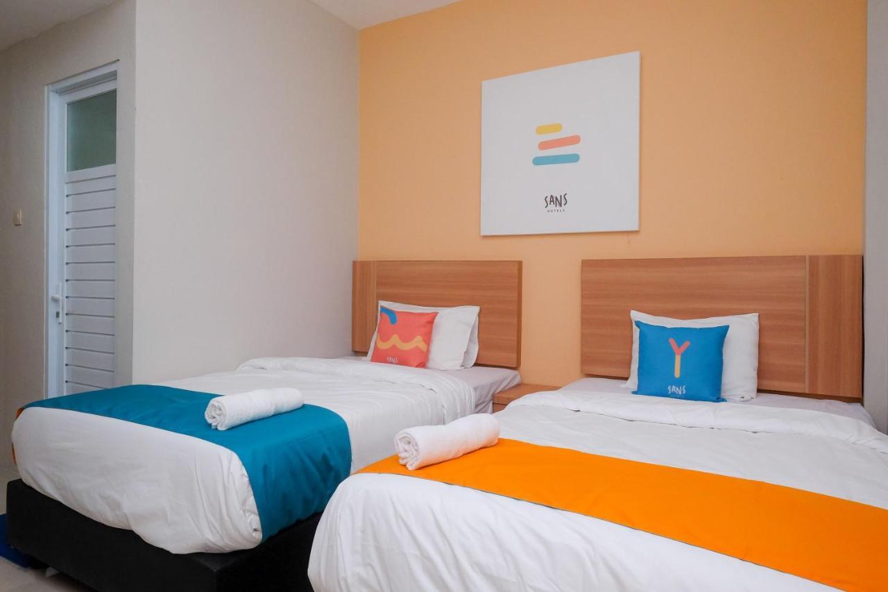Sans Hotel Tiga Putri Semarang By Reddoorz מראה חיצוני תמונה