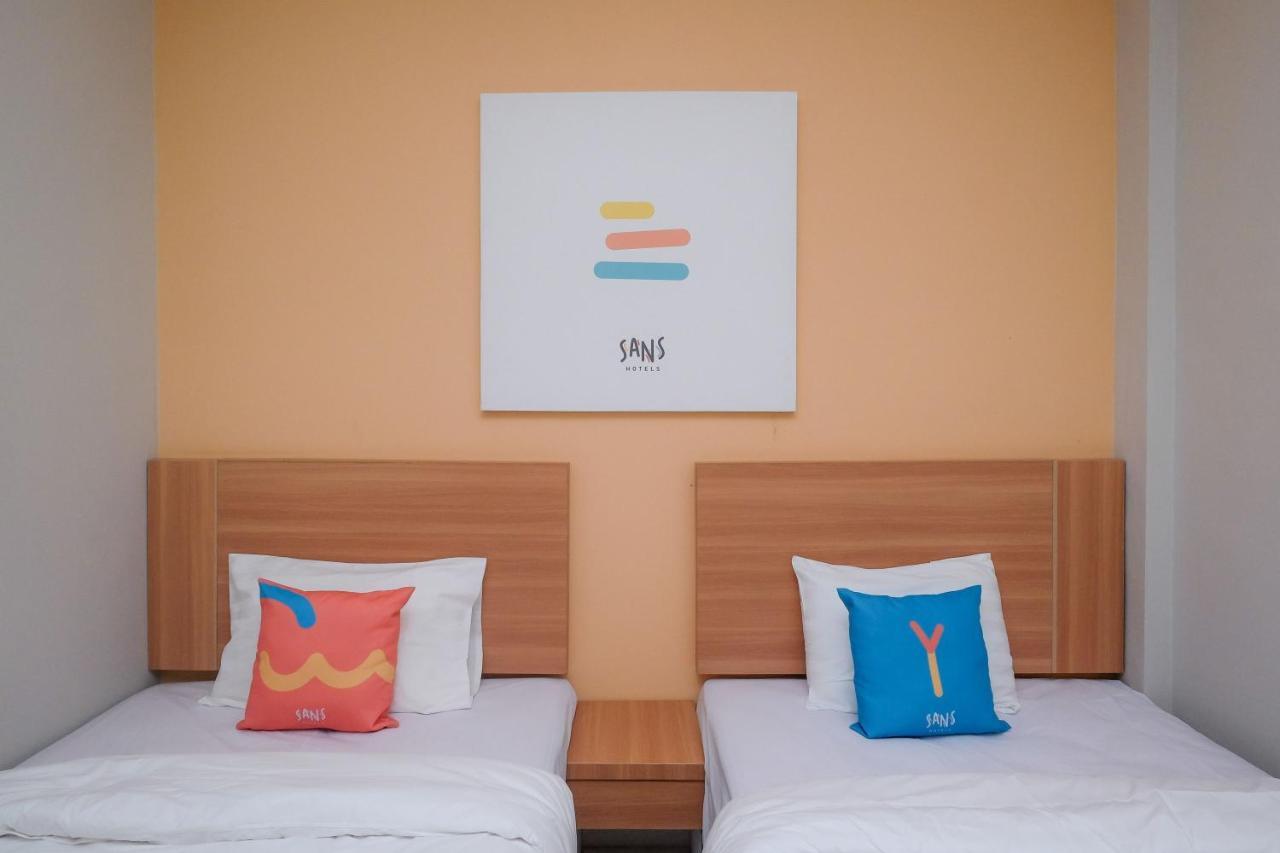 Sans Hotel Tiga Putri Semarang By Reddoorz מראה חיצוני תמונה