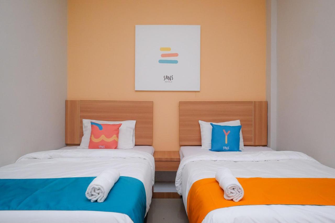 Sans Hotel Tiga Putri Semarang By Reddoorz מראה חיצוני תמונה