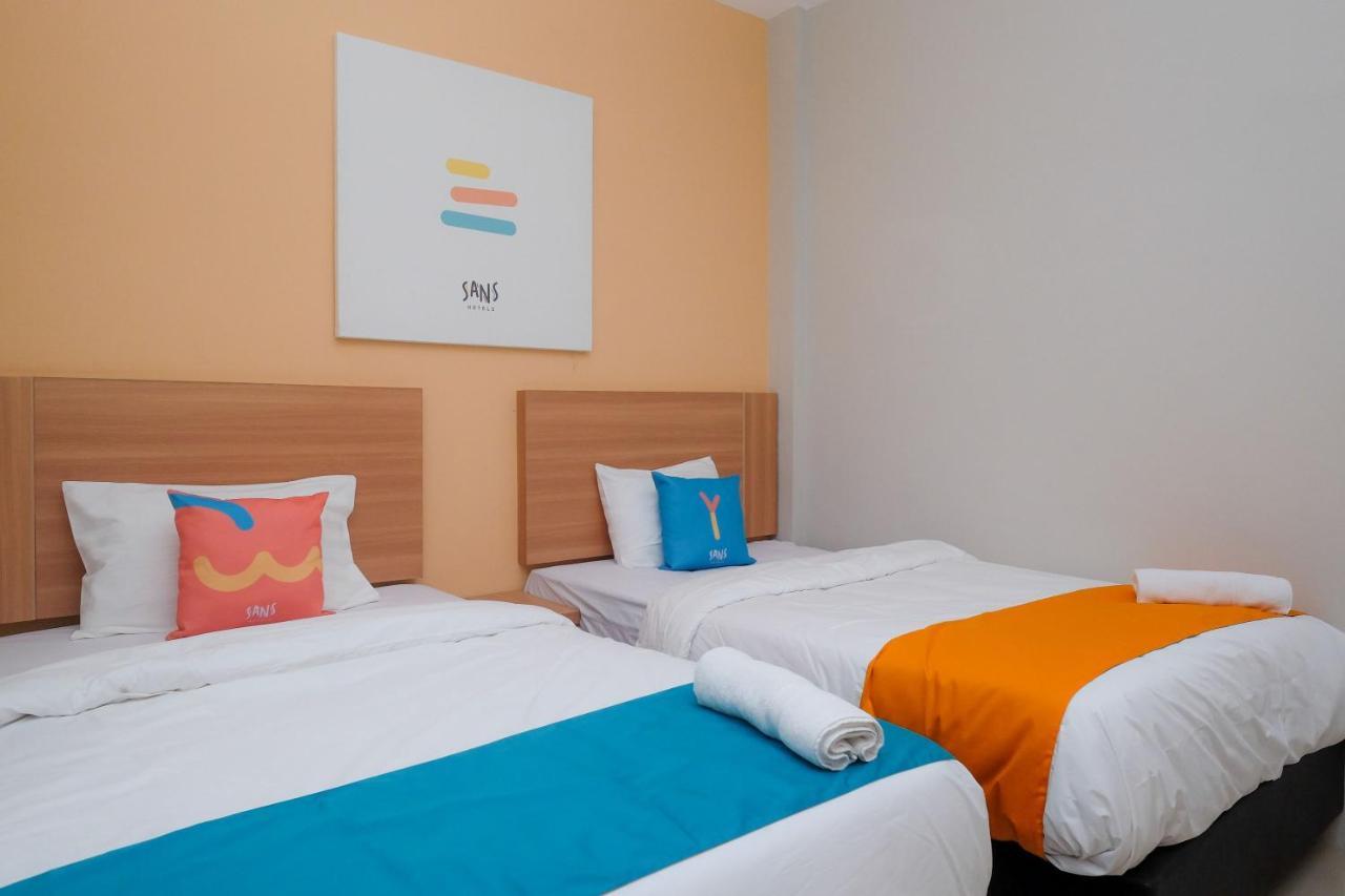Sans Hotel Tiga Putri Semarang By Reddoorz מראה חיצוני תמונה