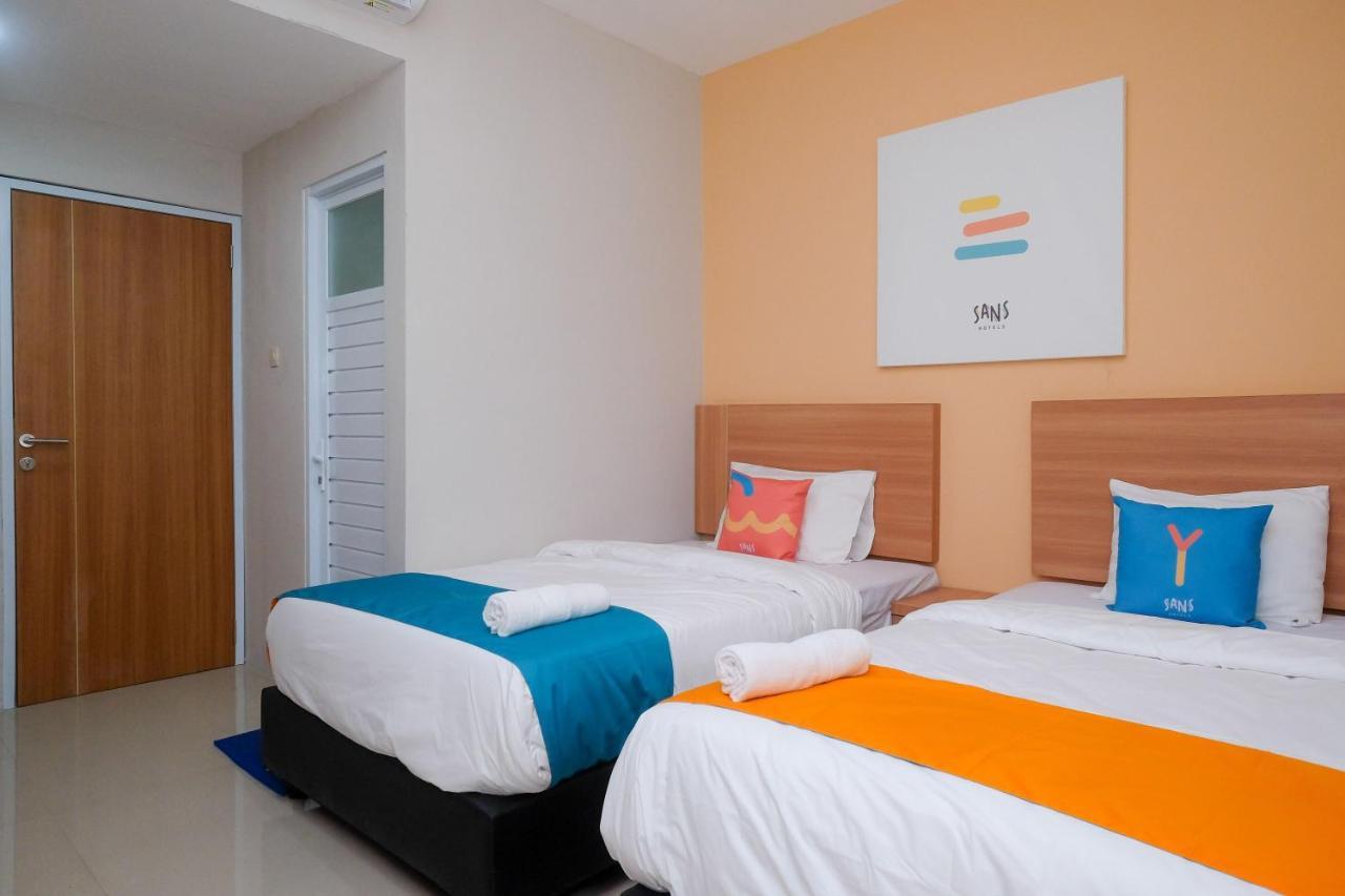 Sans Hotel Tiga Putri Semarang By Reddoorz מראה חיצוני תמונה