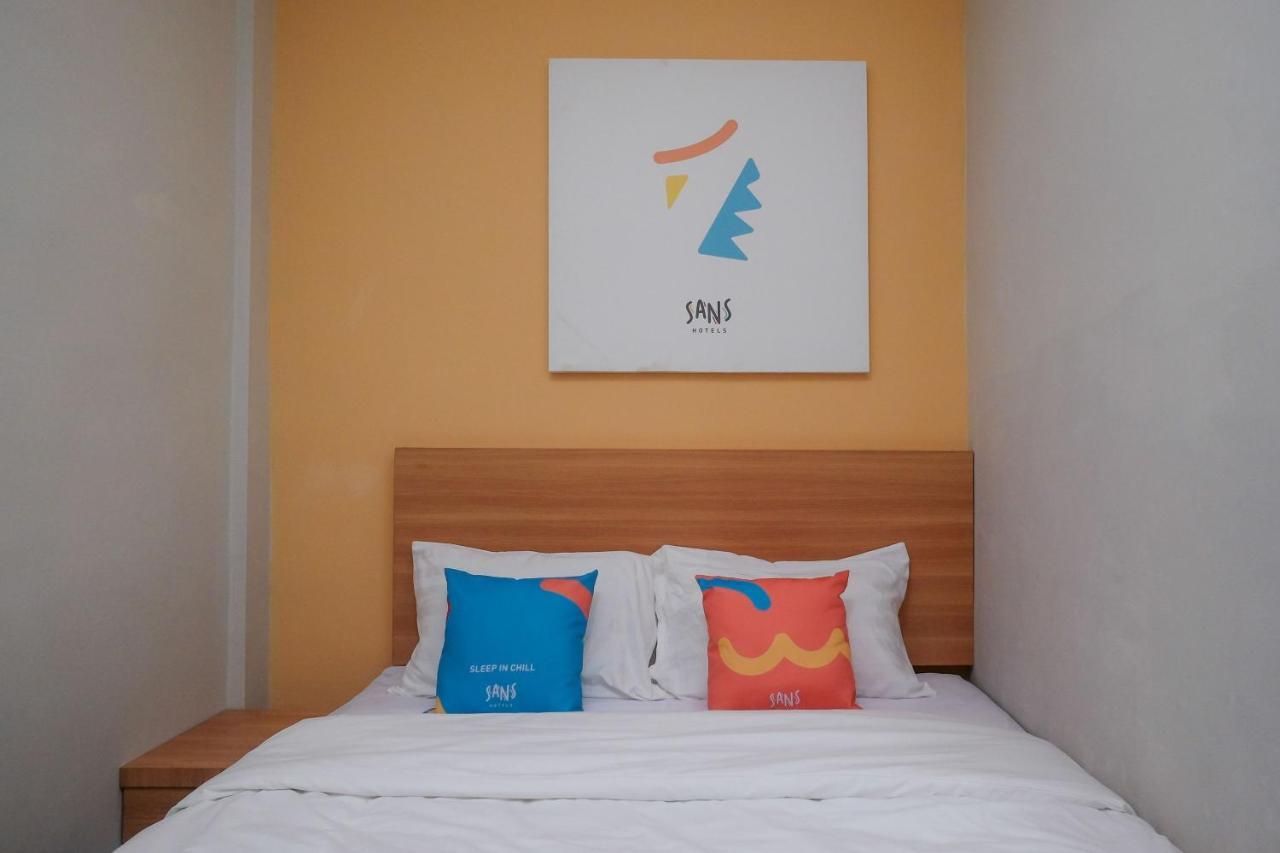 Sans Hotel Tiga Putri Semarang By Reddoorz מראה חיצוני תמונה