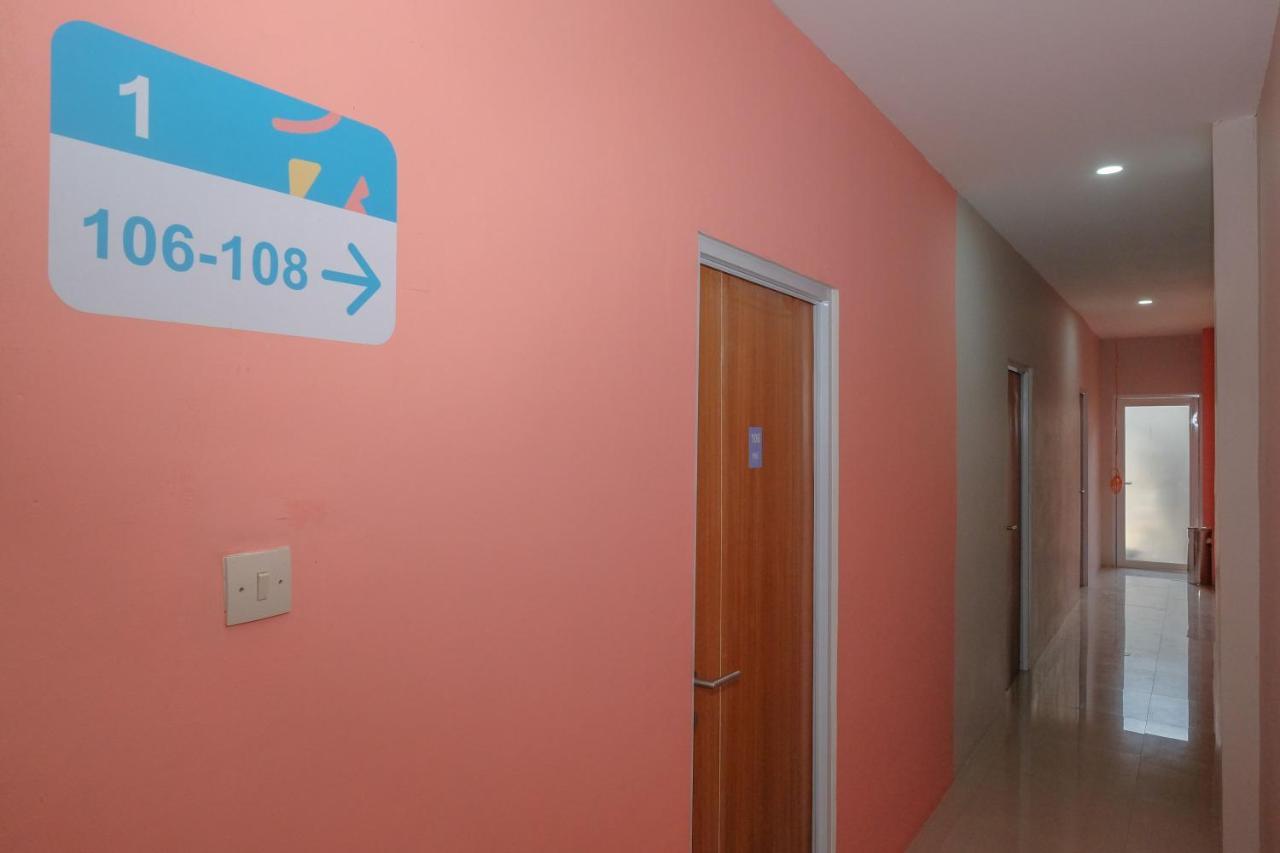 Sans Hotel Tiga Putri Semarang By Reddoorz מראה חיצוני תמונה