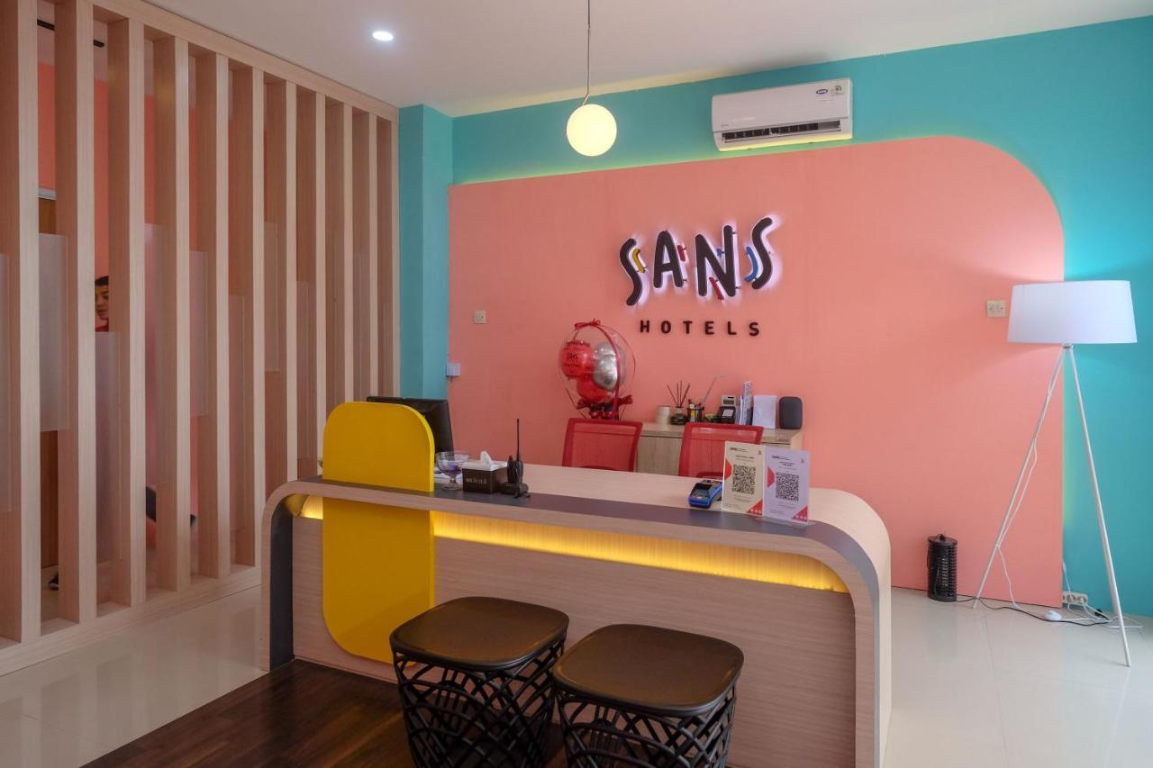Sans Hotel Tiga Putri Semarang By Reddoorz מראה חיצוני תמונה