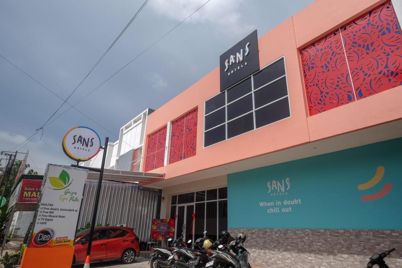 Sans Hotel Tiga Putri Semarang By Reddoorz מראה חיצוני תמונה
