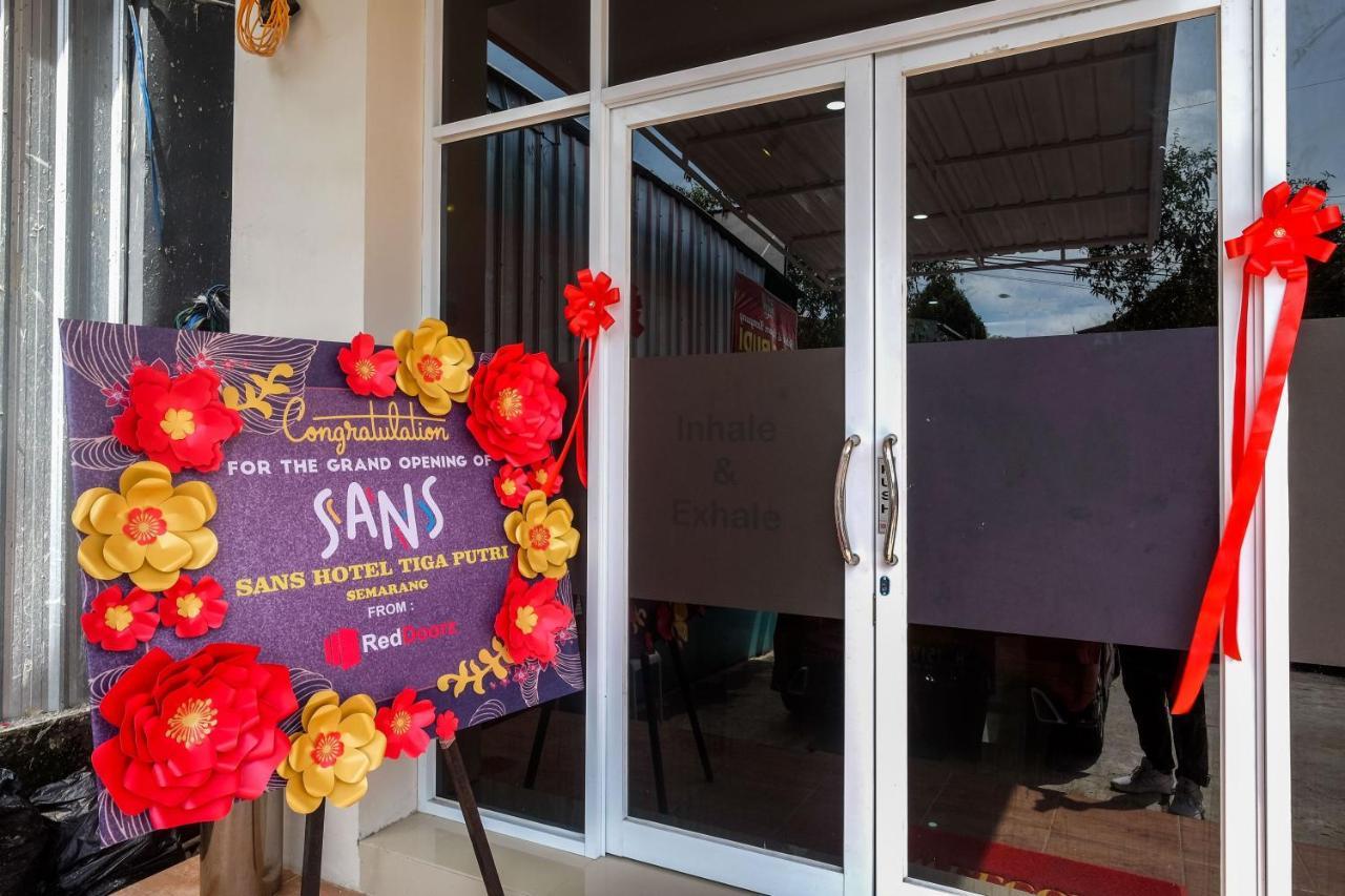 Sans Hotel Tiga Putri Semarang By Reddoorz מראה חיצוני תמונה