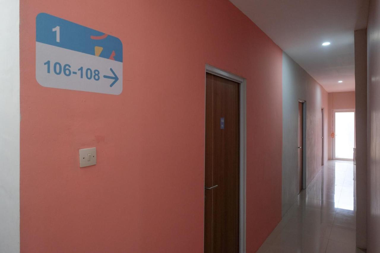 Sans Hotel Tiga Putri Semarang By Reddoorz מראה חיצוני תמונה